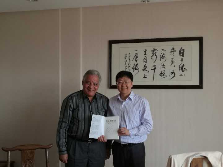 与蒋董事长合影.jpg