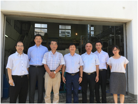 图4 交流团与神户大学刘秋生教授、福田胜哉教授和王丽博士合影.png